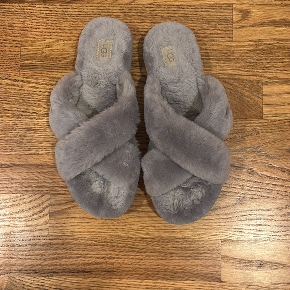 UGG Women's Crisscross Slippers - Picture 2 of 9